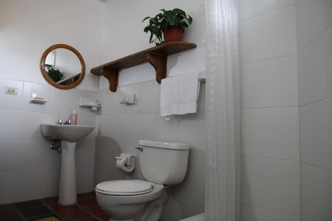 La Posada Del Quinde オタバロ エクステリア 写真